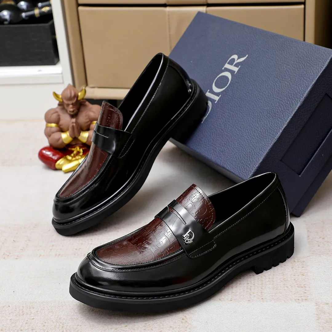 Men's shoes 💰520🕷️🕷️[Dior] Dior's new casual men's shoes are launched in Hong Kong counters. Official website 1:1 production. Italian woven cowhide + water-dyed 🐂 leather lining. Designed by European and American masters. Perfect shape to create counter quality, solid color rubber wear-resistant outsole and classic dazzling toe! Super versatile and very comfortable. High-end without losing taste, fashionable and novel! ! Absolute focus! 8 colors available! Code number 38-45……